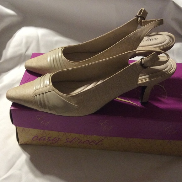 Easy Street Heels NEW - Picture 2 of 8